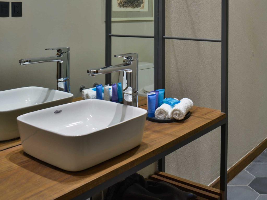 Hotel Criol كويريتارو المظهر الخارجي الصورة Bathroom