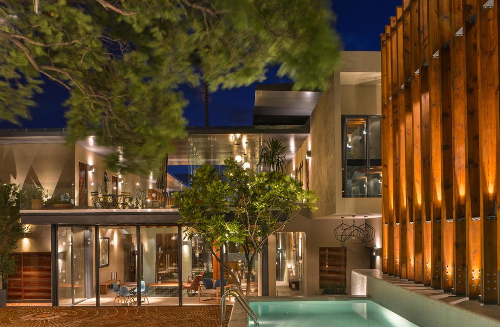 Hotel Criol كويريتارو المظهر الخارجي الصورة The hotel at night