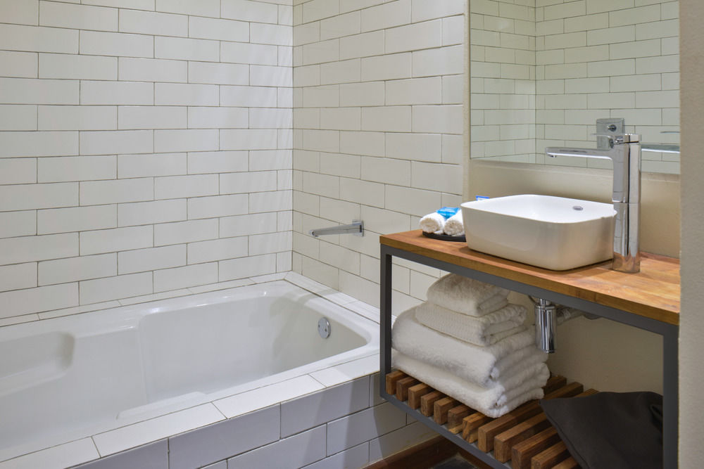 Hotel Criol كويريتارو المظهر الخارجي الصورة Bathroom