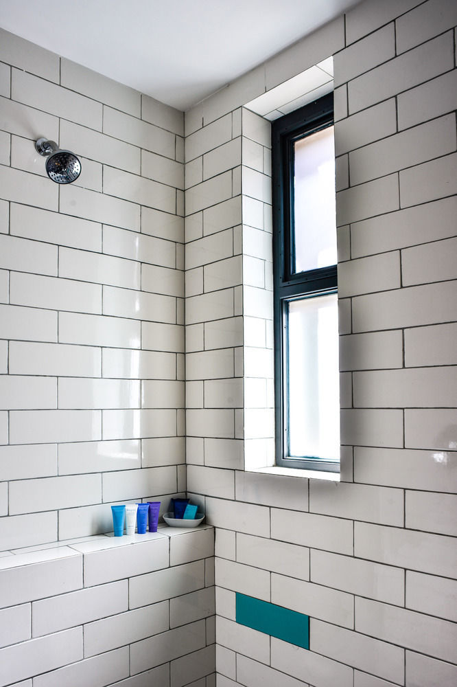 Hotel Criol كويريتارو المظهر الخارجي الصورة Subway tiles in a shower